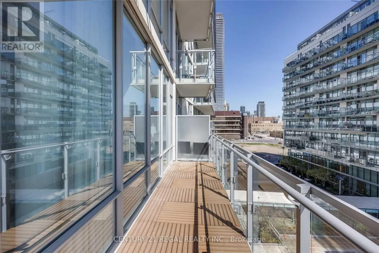 29 QUEENS QUAY E