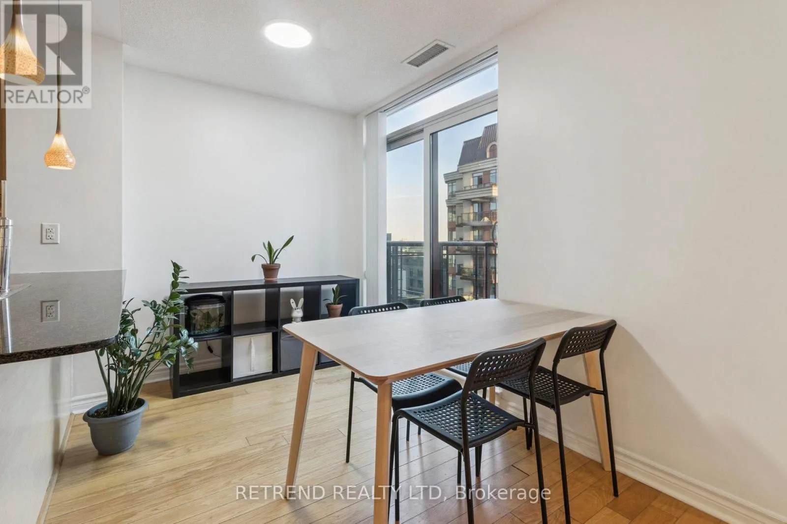 712 - 27 REAN DRIVE