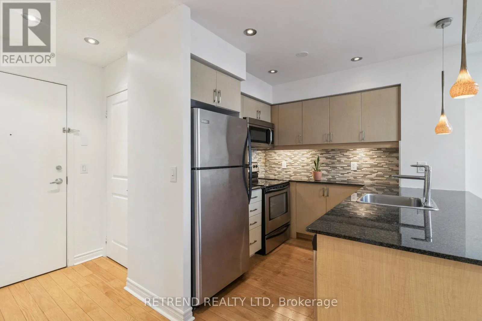 712 - 27 REAN DRIVE