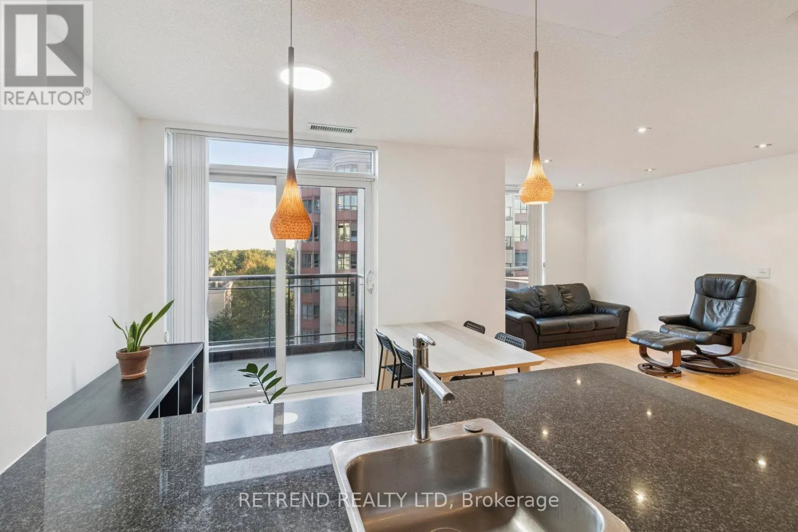 712 - 27 REAN DRIVE