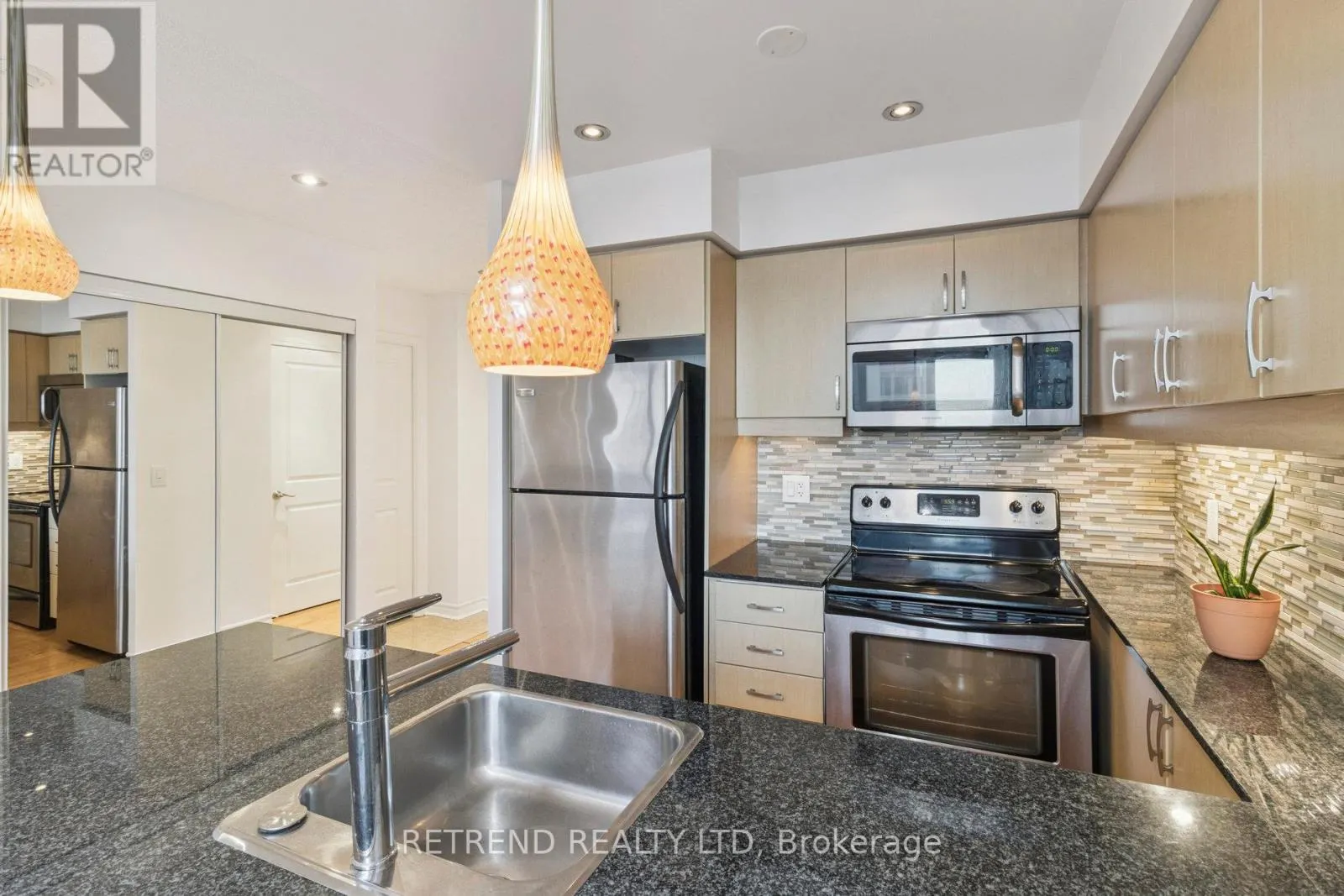 712 - 27 REAN DRIVE