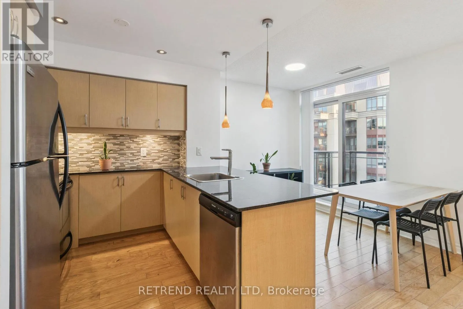 712 - 27 REAN DRIVE