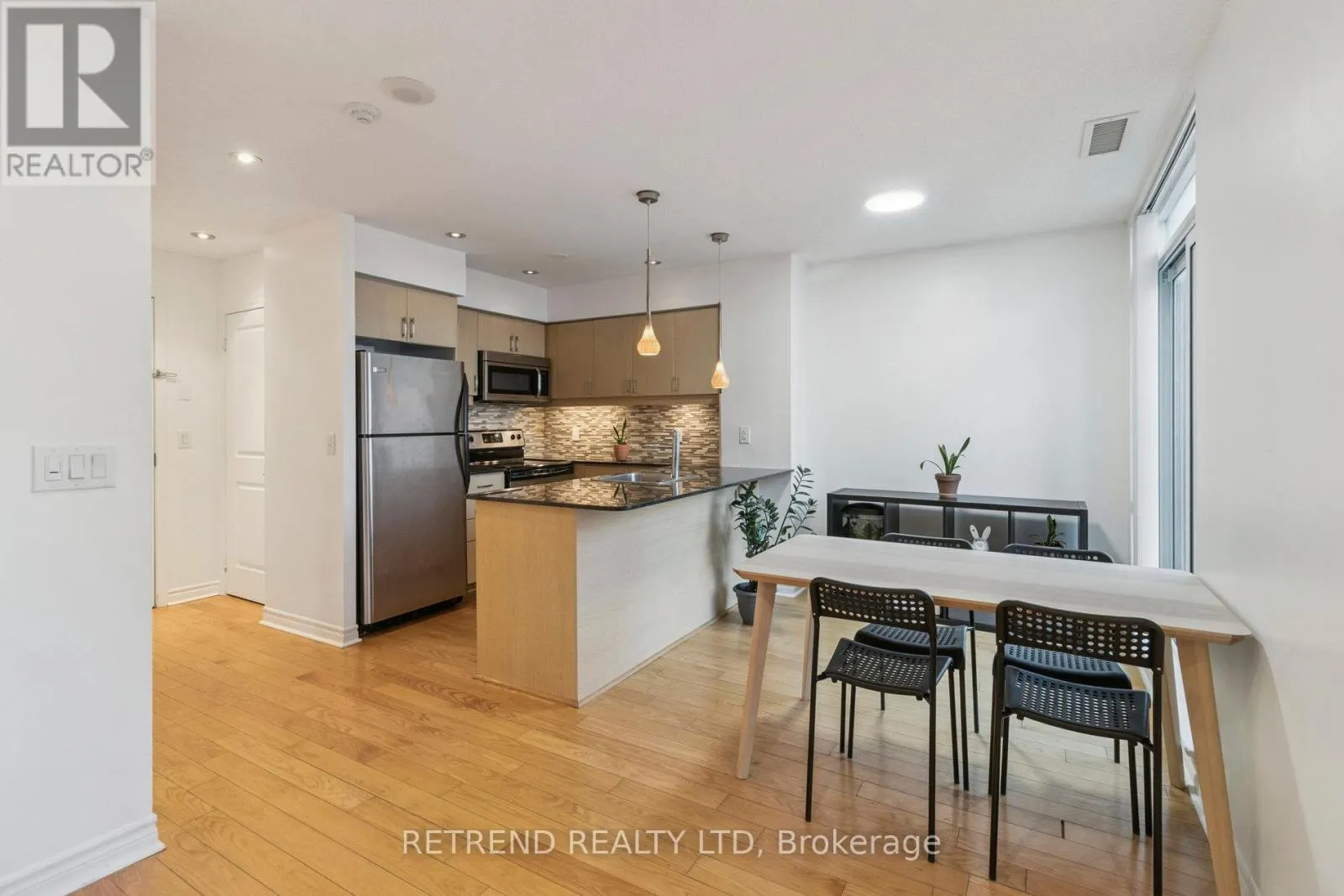 712 - 27 REAN DRIVE