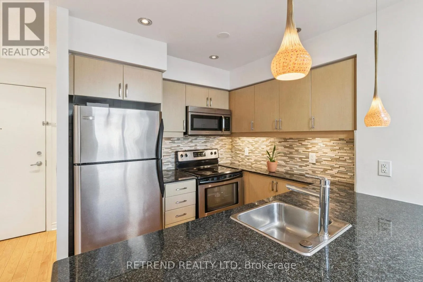 712 - 27 REAN DRIVE