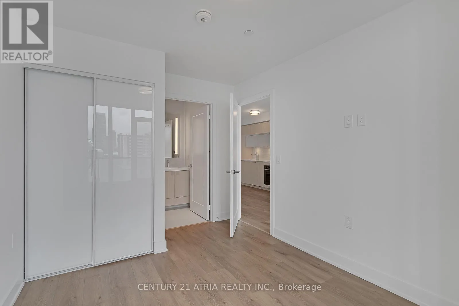 1610 - 575 BLOOR STREET E