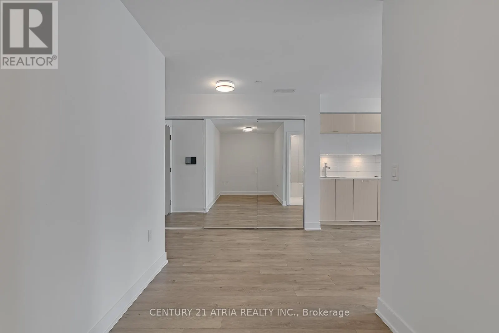 1610 - 575 BLOOR STREET E