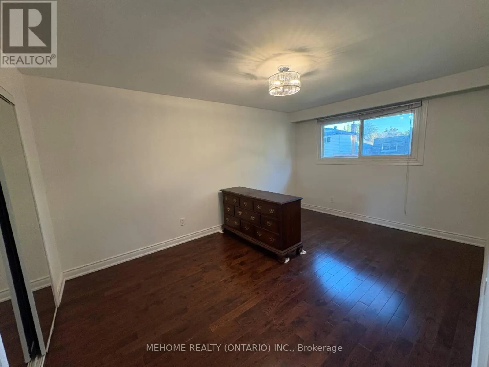 UPPER UNIT - 41 CLANCY DRIVE