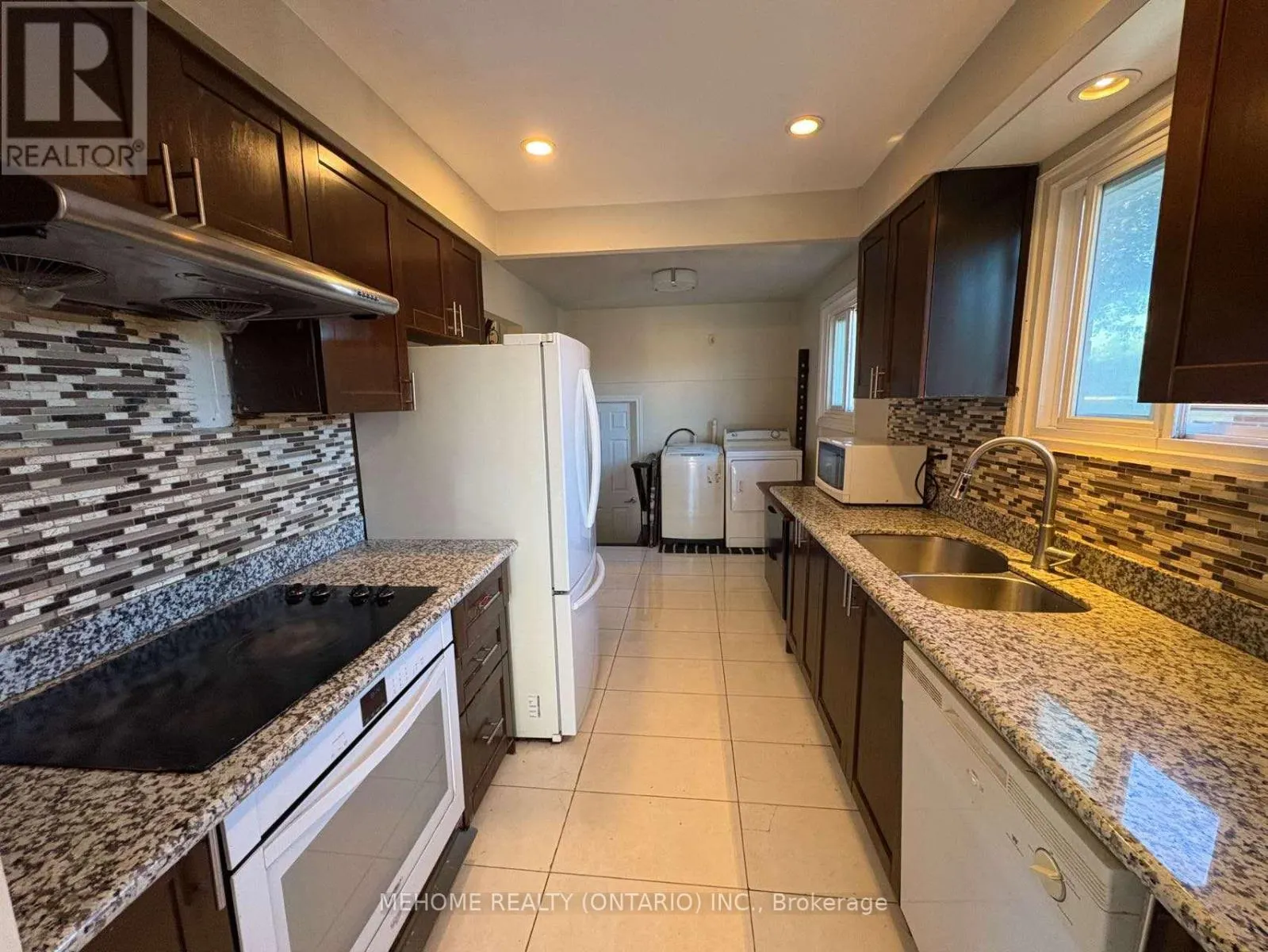 UPPER UNIT - 41 CLANCY DRIVE