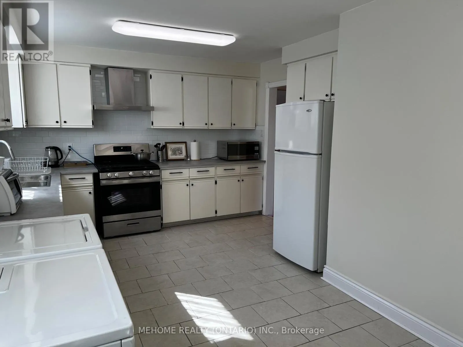 UPPER - 126 EDMONTON DRIVE