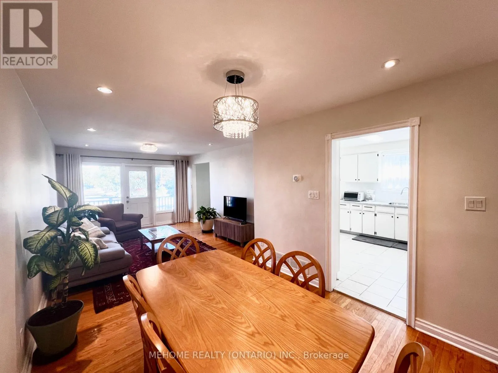UPPER - 126 EDMONTON DRIVE
