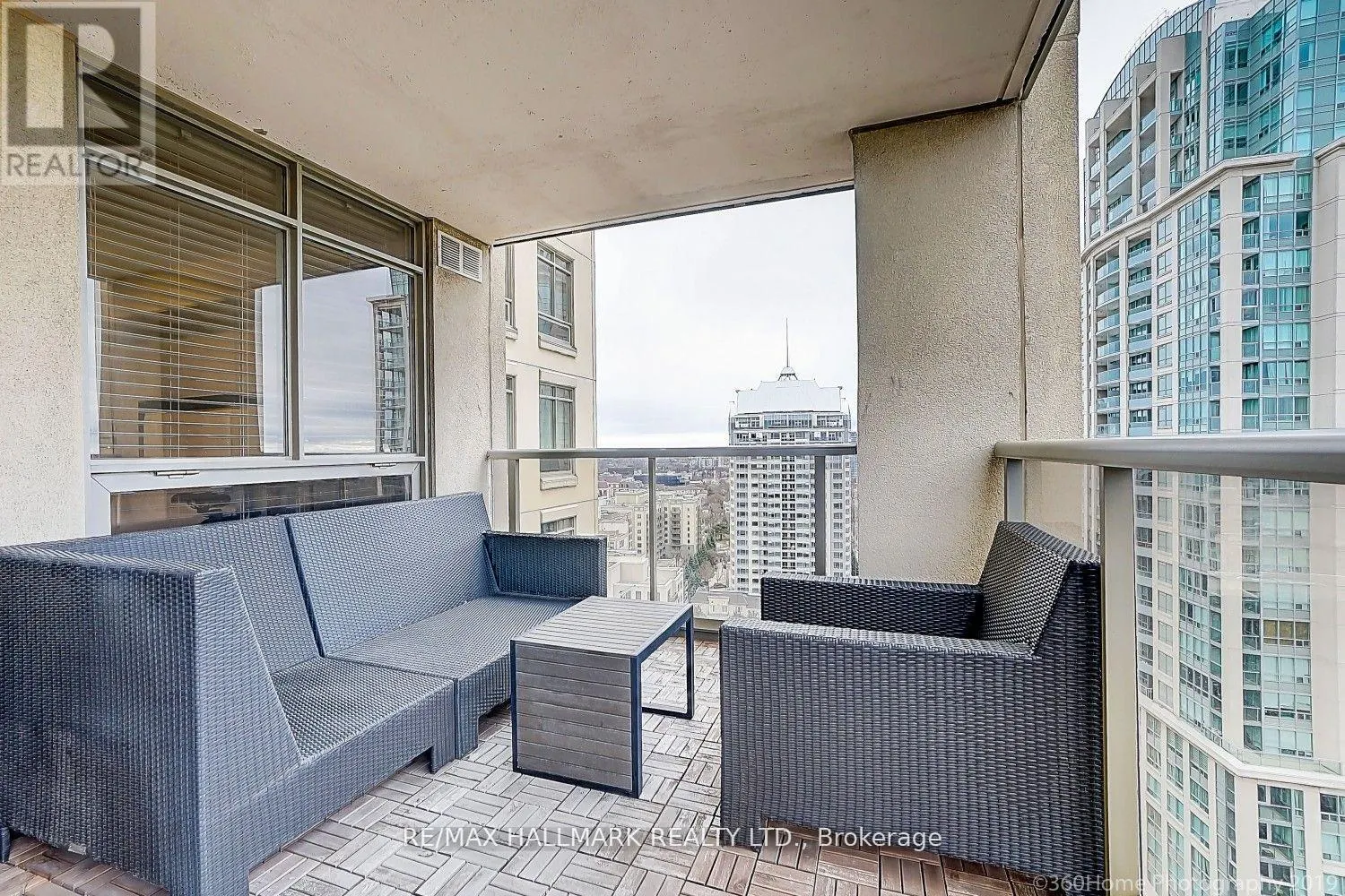 1608 - 18 KENASTON GARDENS
