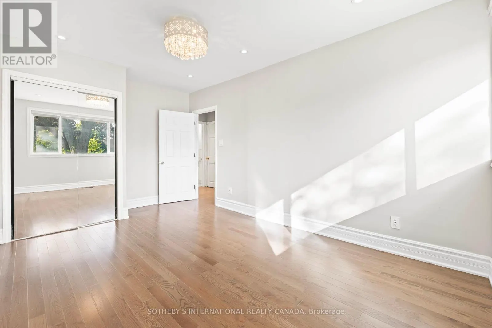 108 LYNEDOCK CRESCENT
