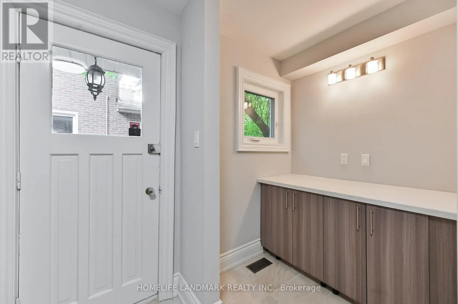 10 LOGANBERRY CRESCENT