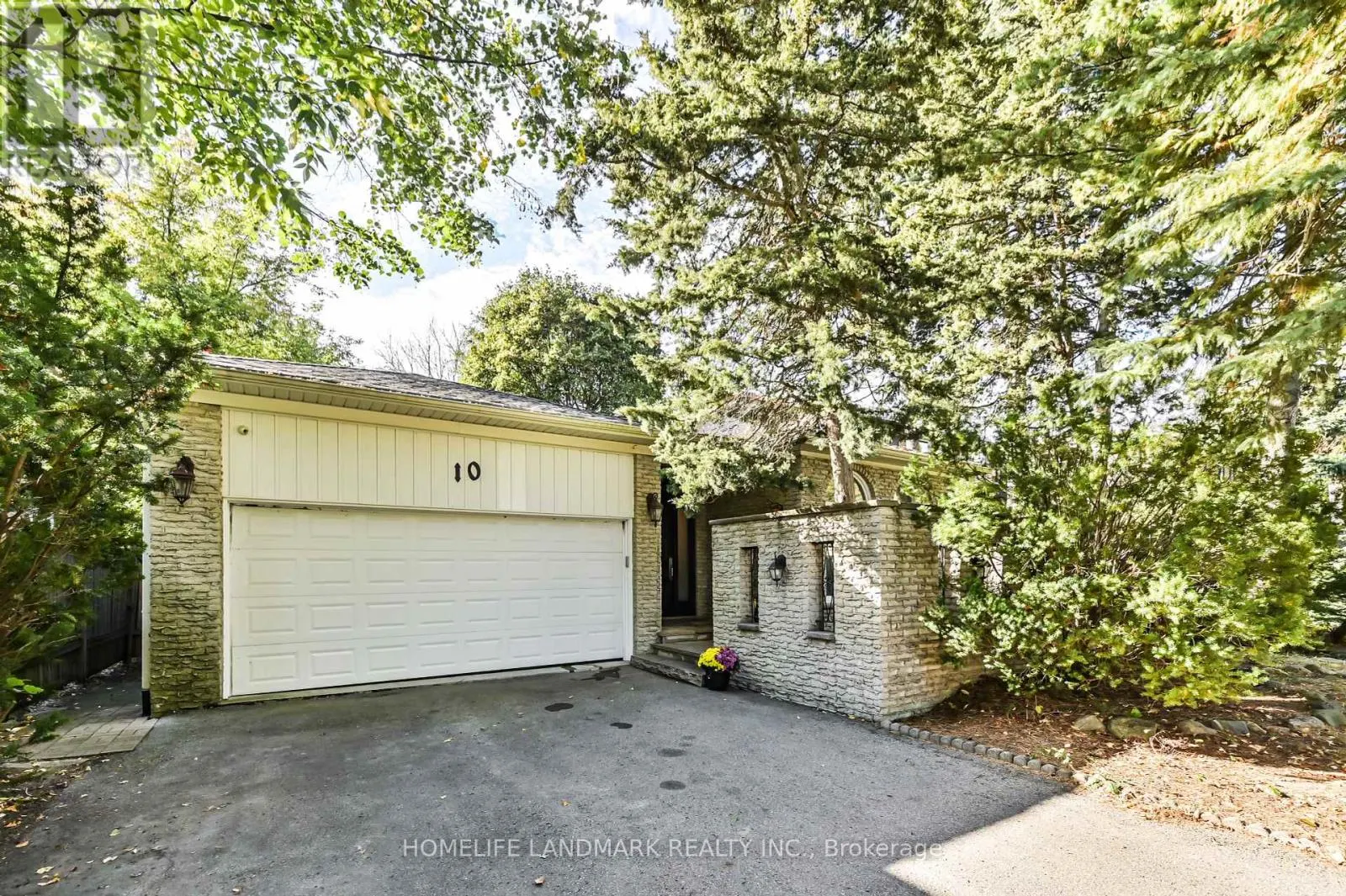 10 LOGANBERRY CRESCENT