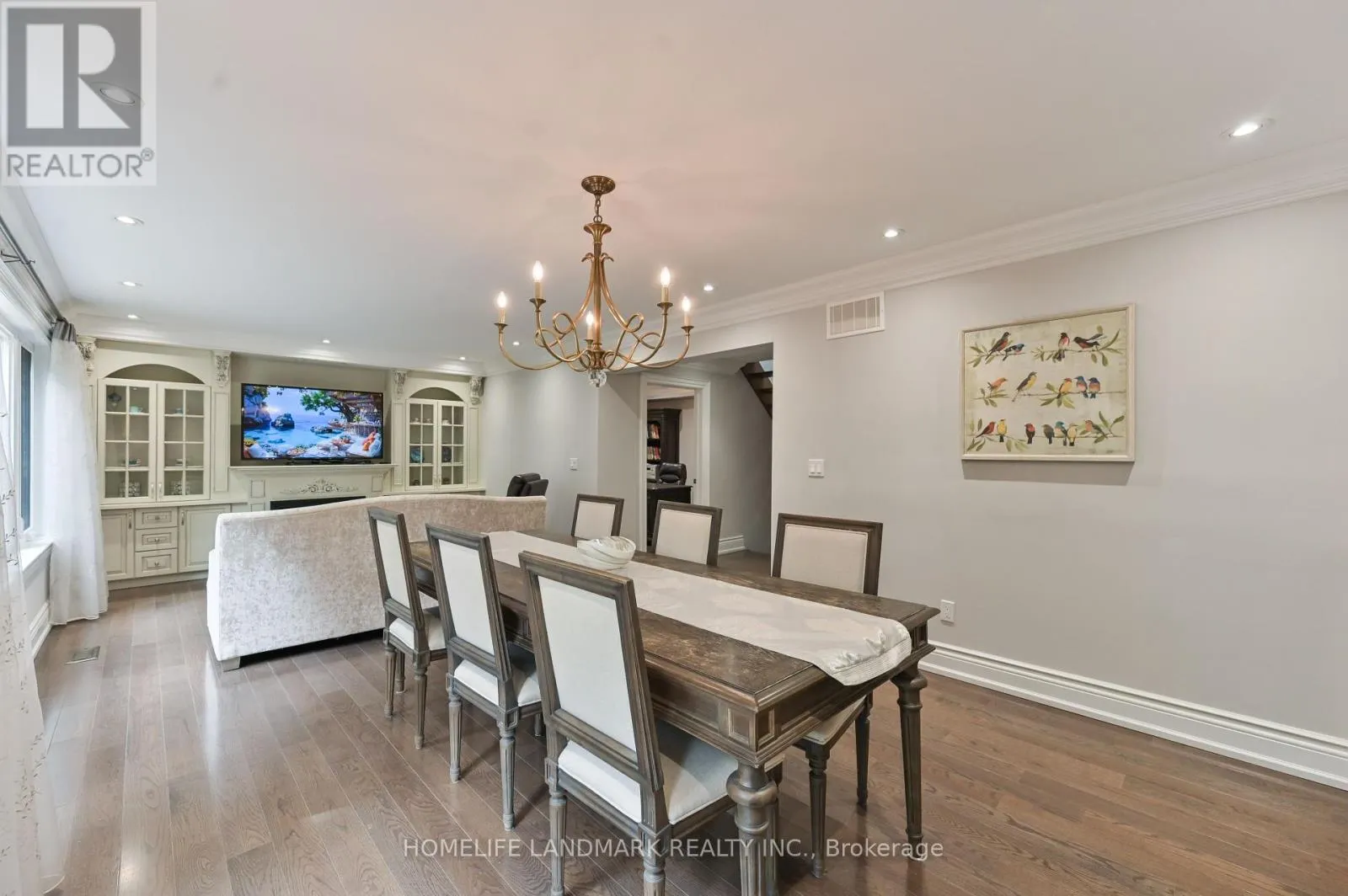 10 LOGANBERRY CRESCENT