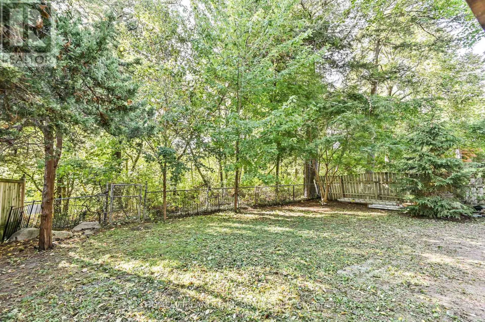10 LOGANBERRY CRESCENT