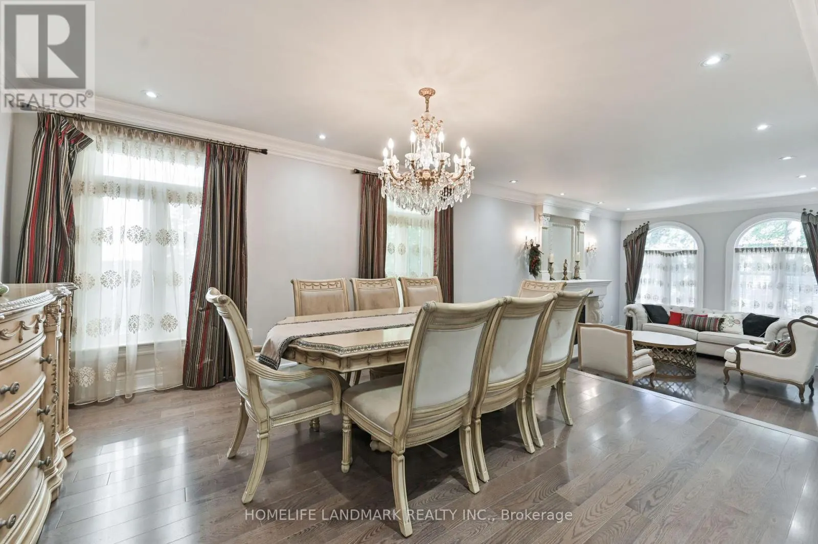 10 LOGANBERRY CRESCENT