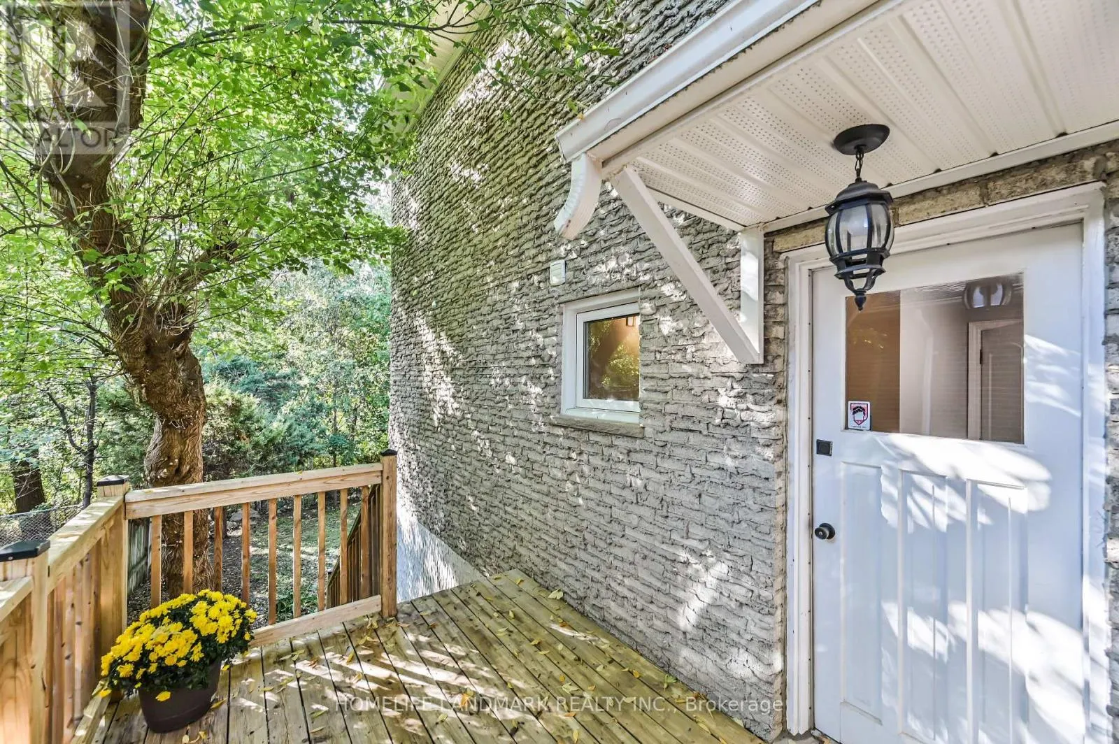 10 LOGANBERRY CRESCENT