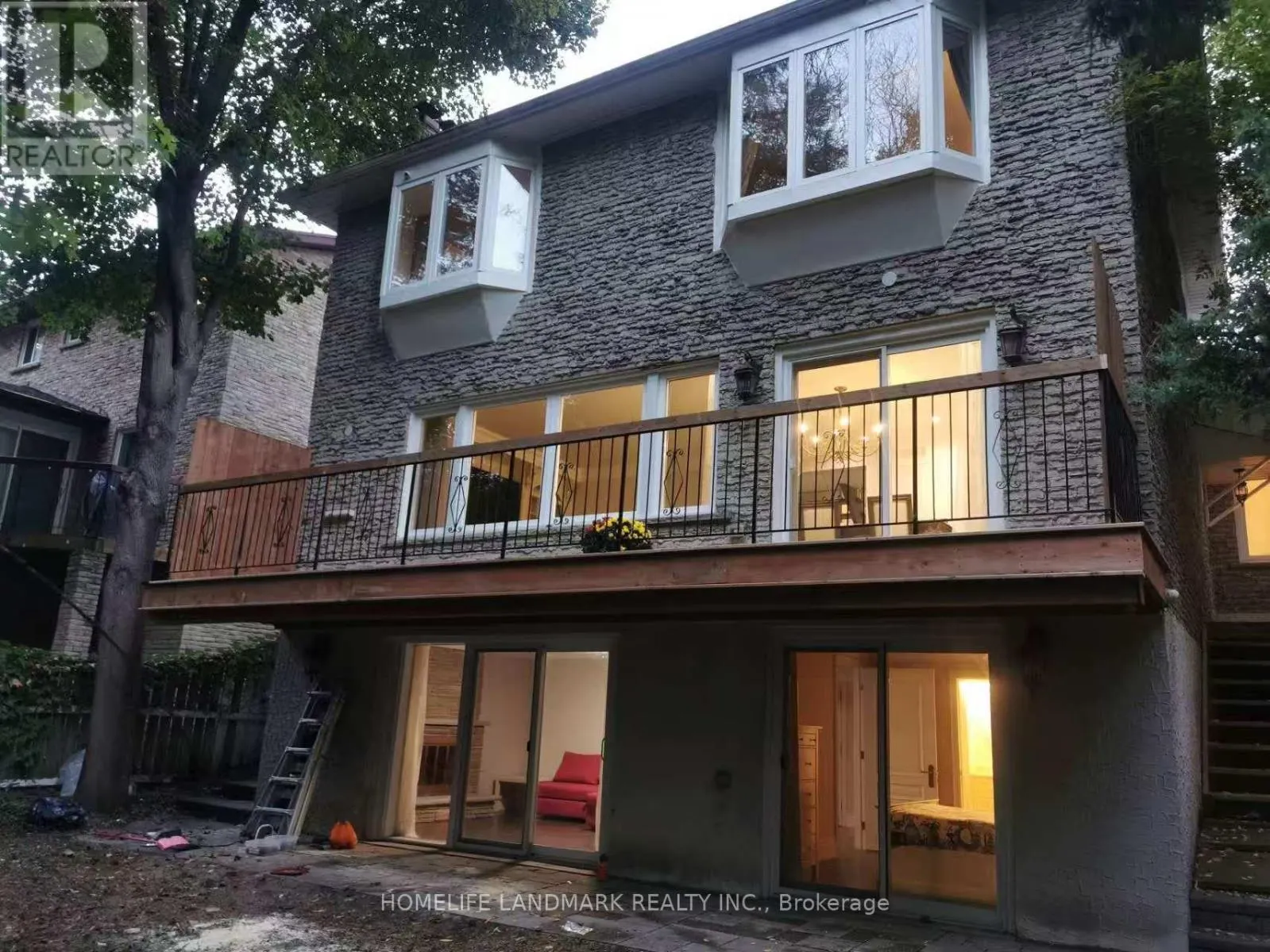 10 LOGANBERRY CRESCENT
