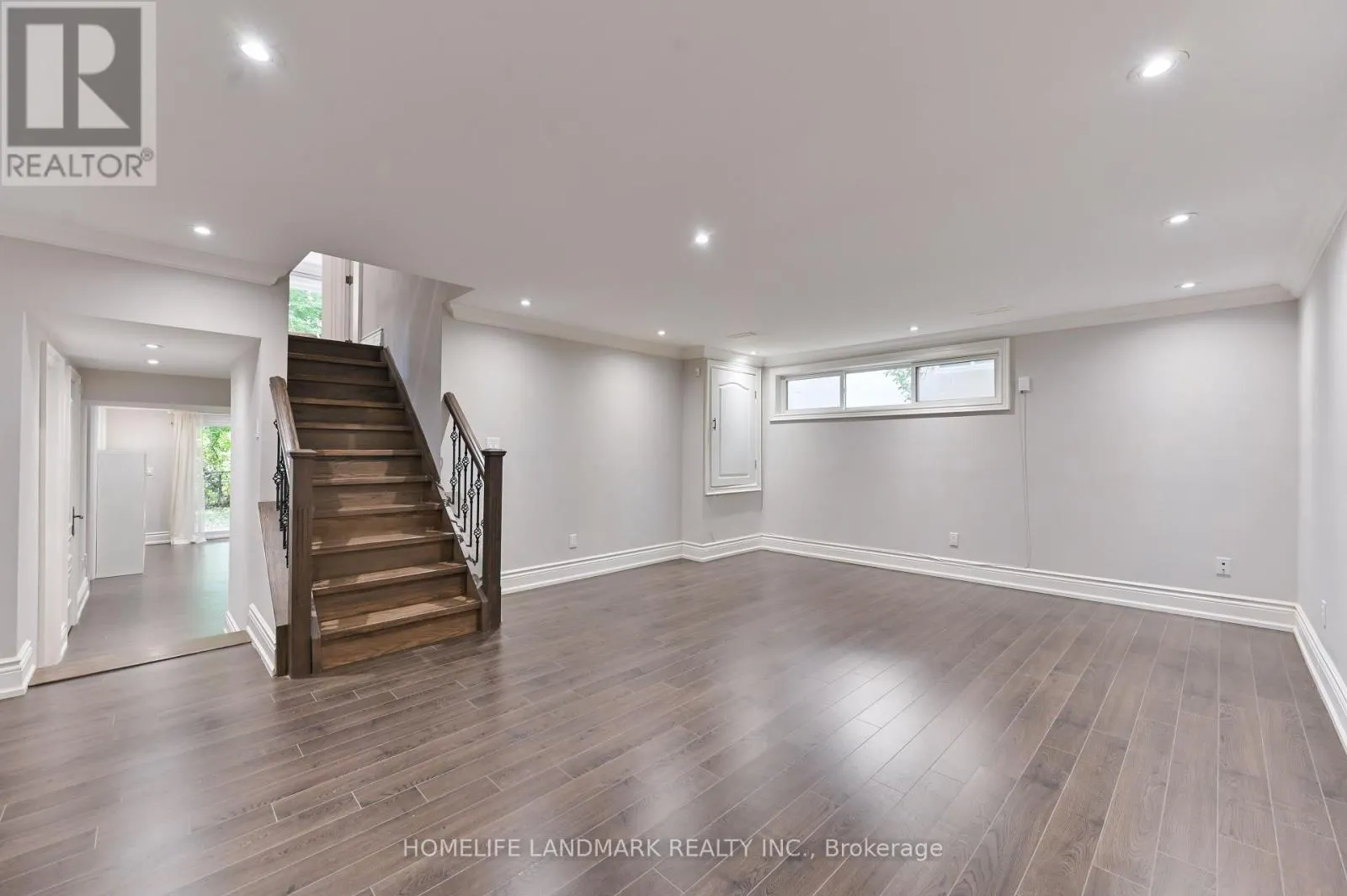 10 LOGANBERRY CRESCENT