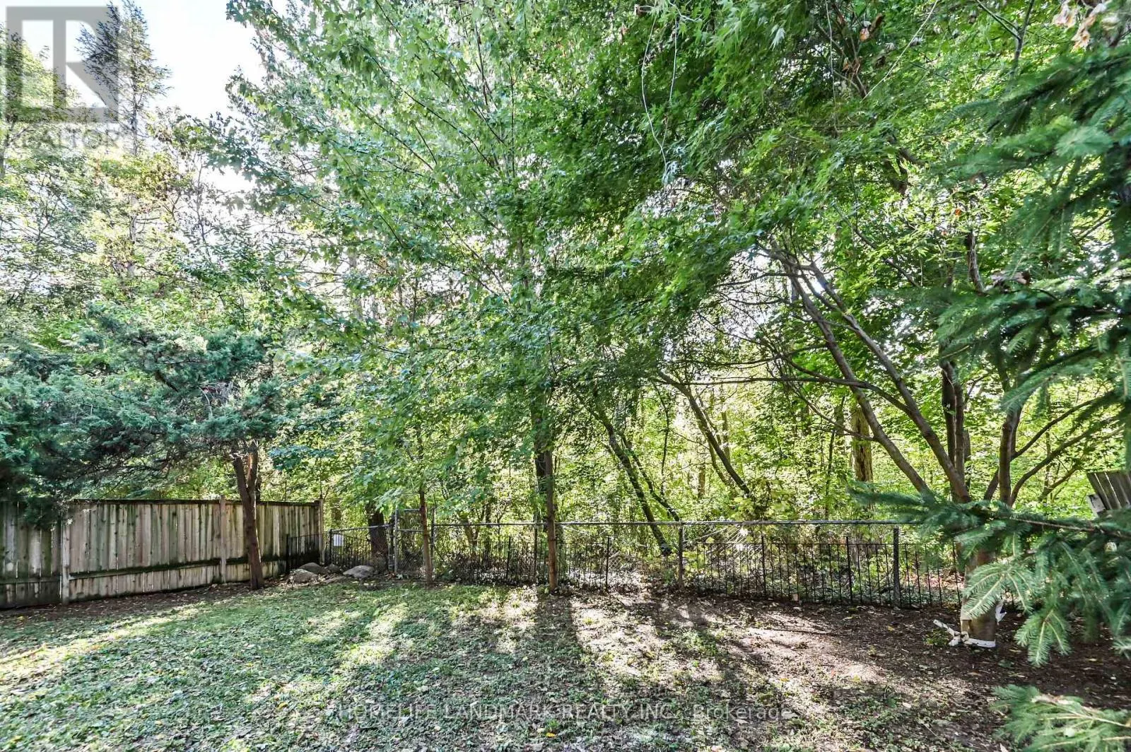 10 LOGANBERRY CRESCENT