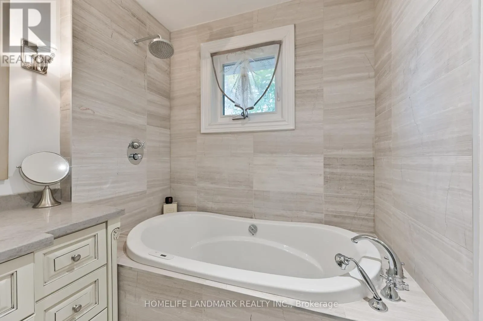 10 LOGANBERRY CRESCENT