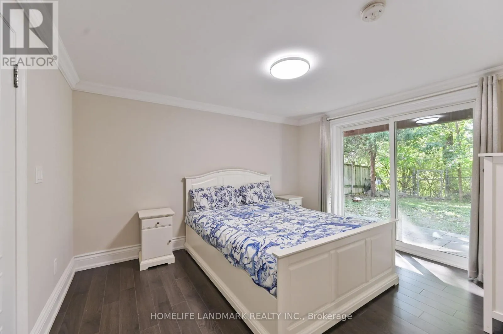 10 LOGANBERRY CRESCENT