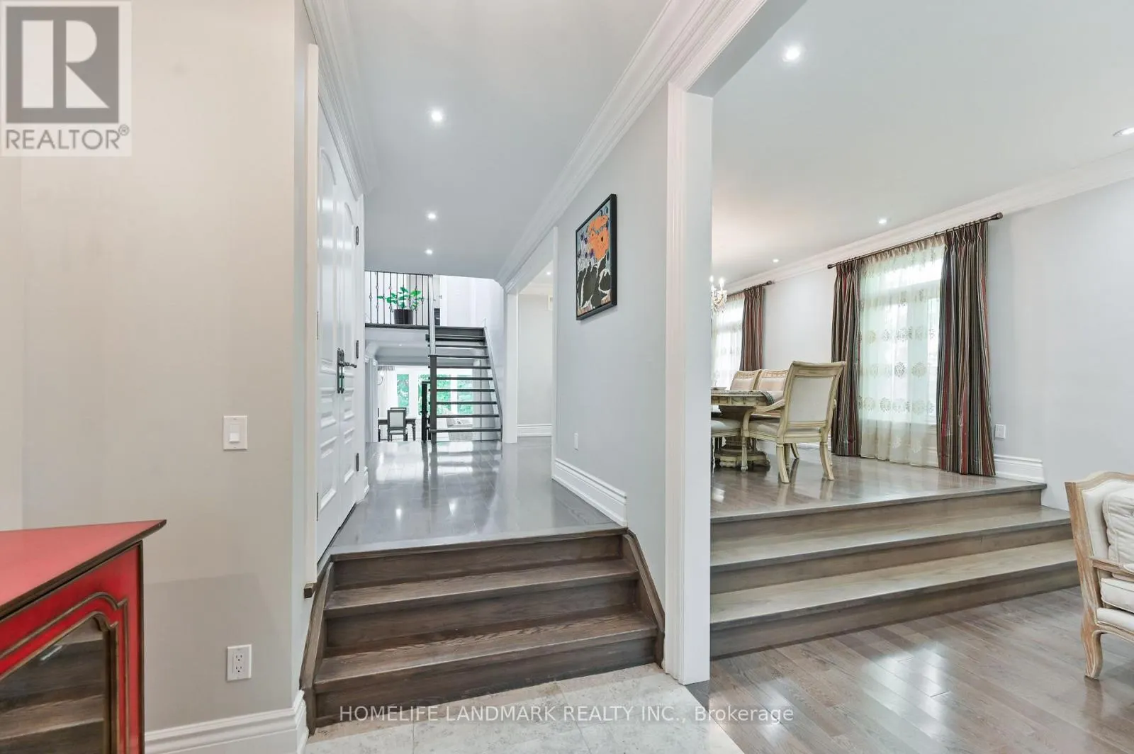 10 LOGANBERRY CRESCENT