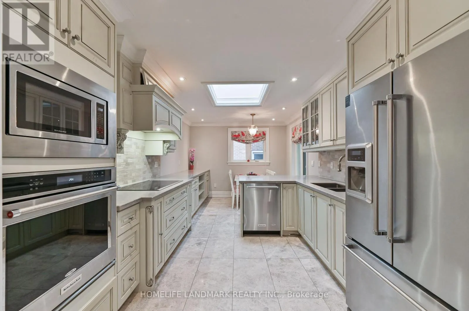 10 LOGANBERRY CRESCENT