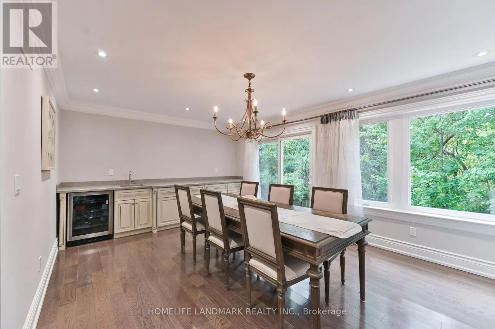 10 LOGANBERRY CRESCENT