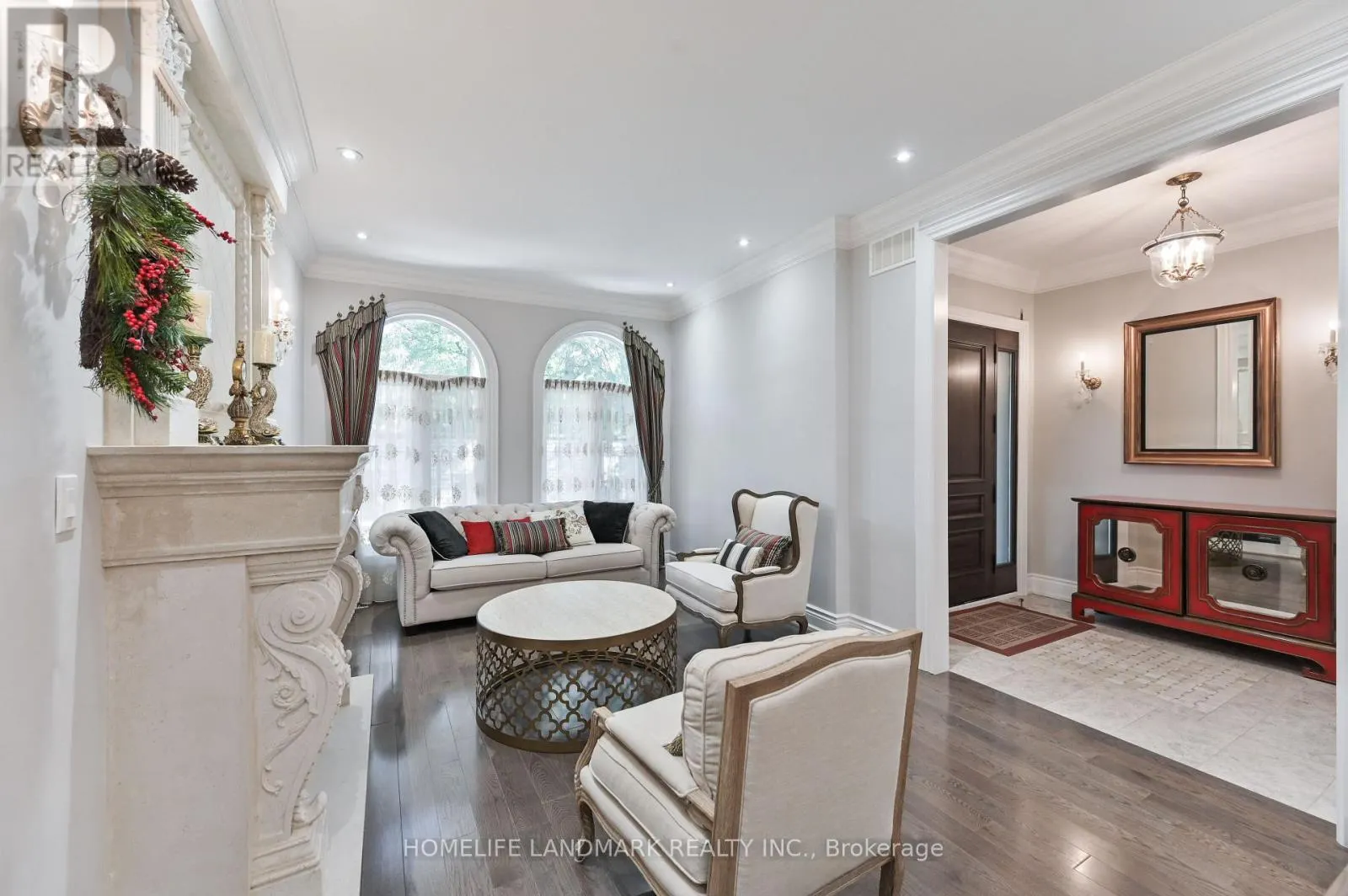 10 LOGANBERRY CRESCENT