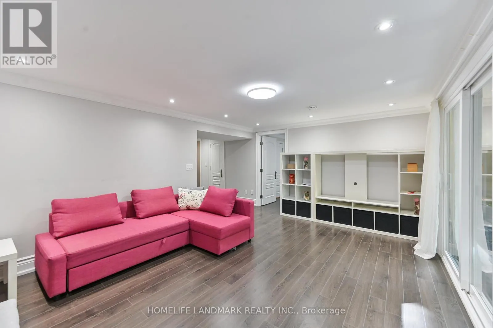 10 LOGANBERRY CRESCENT
