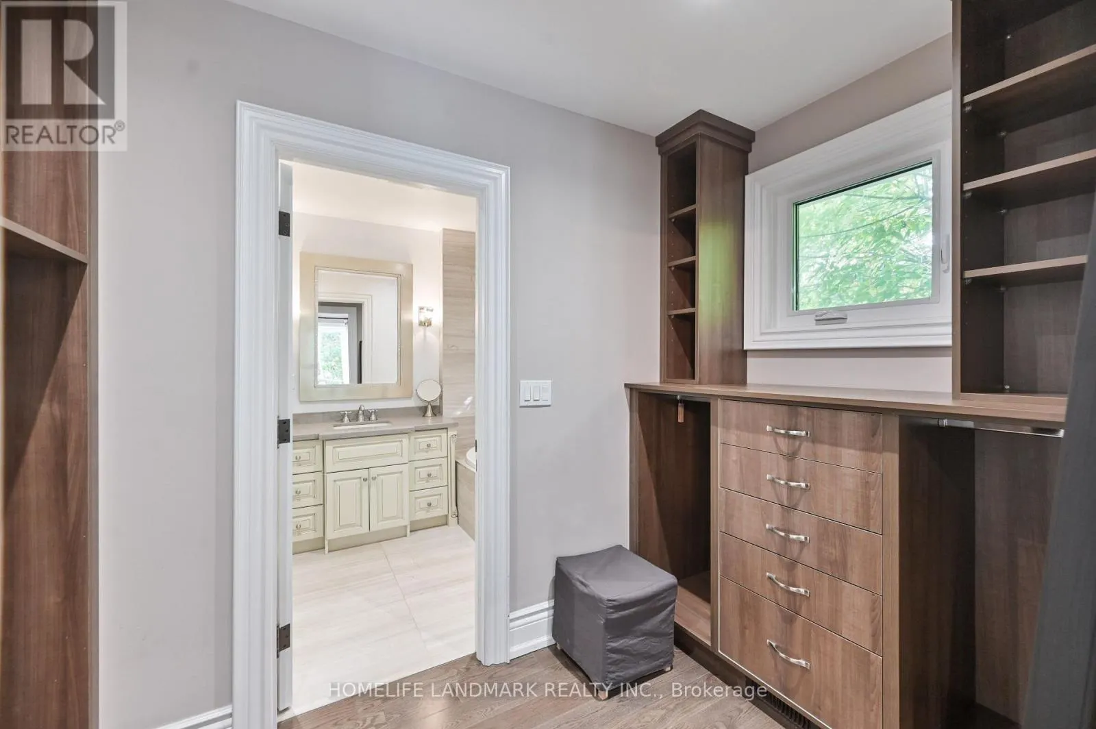 10 LOGANBERRY CRESCENT
