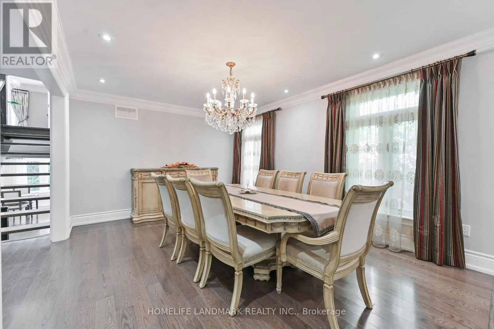 10 LOGANBERRY CRESCENT