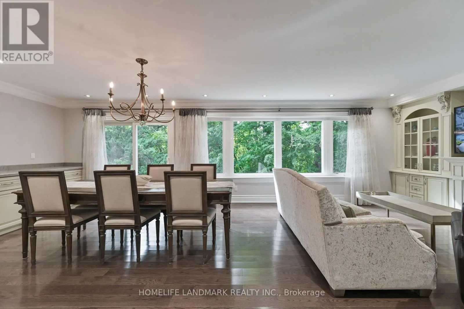 10 LOGANBERRY CRESCENT