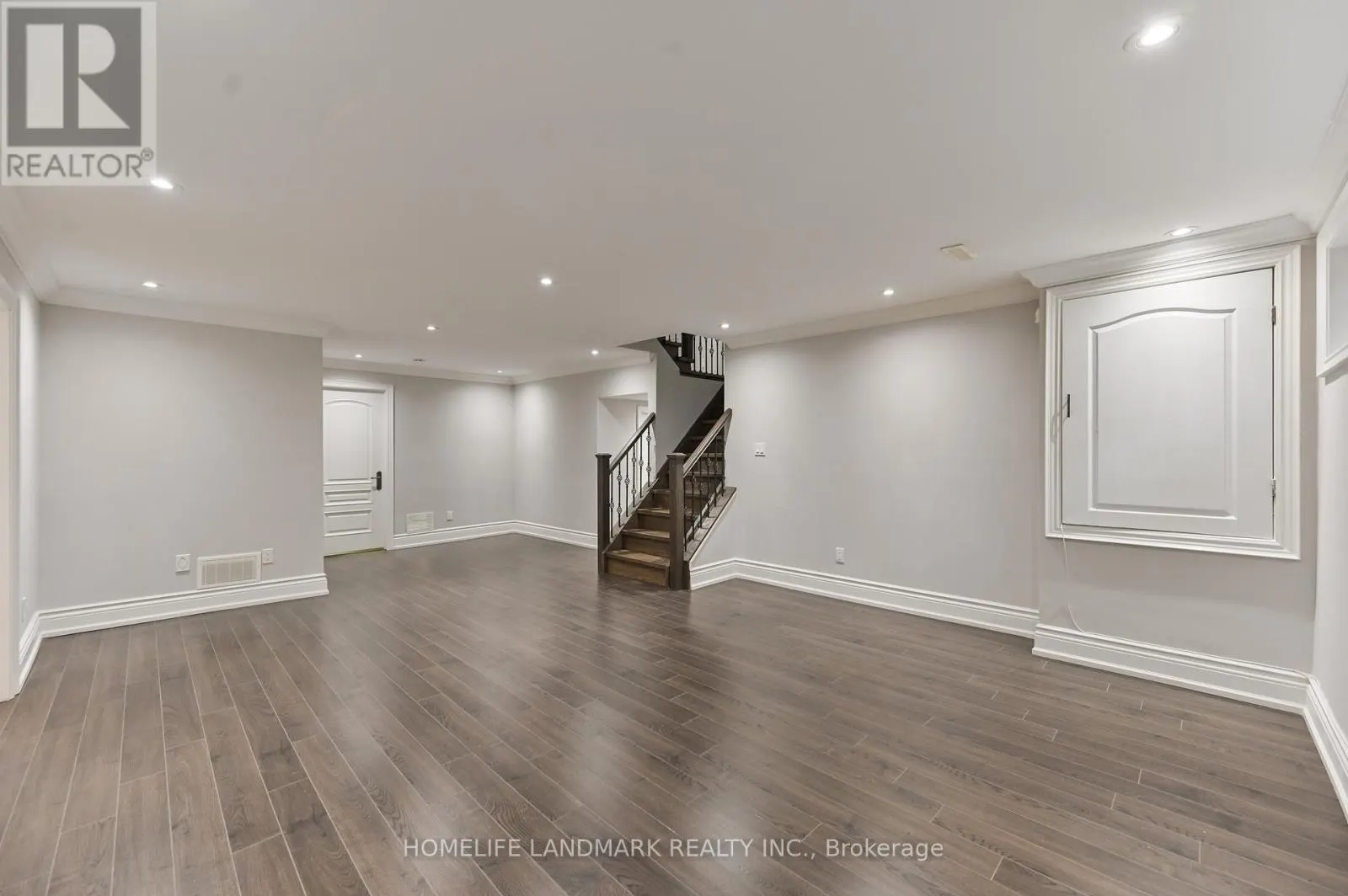 10 LOGANBERRY CRESCENT