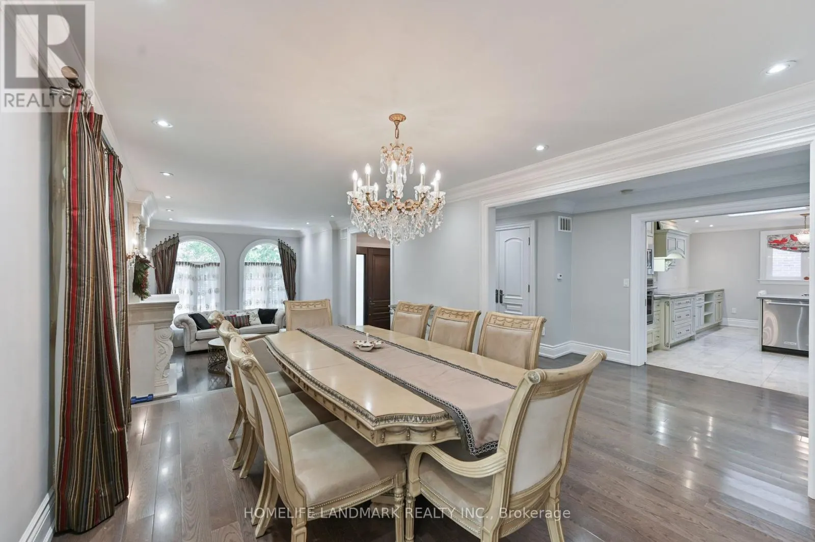 10 LOGANBERRY CRESCENT