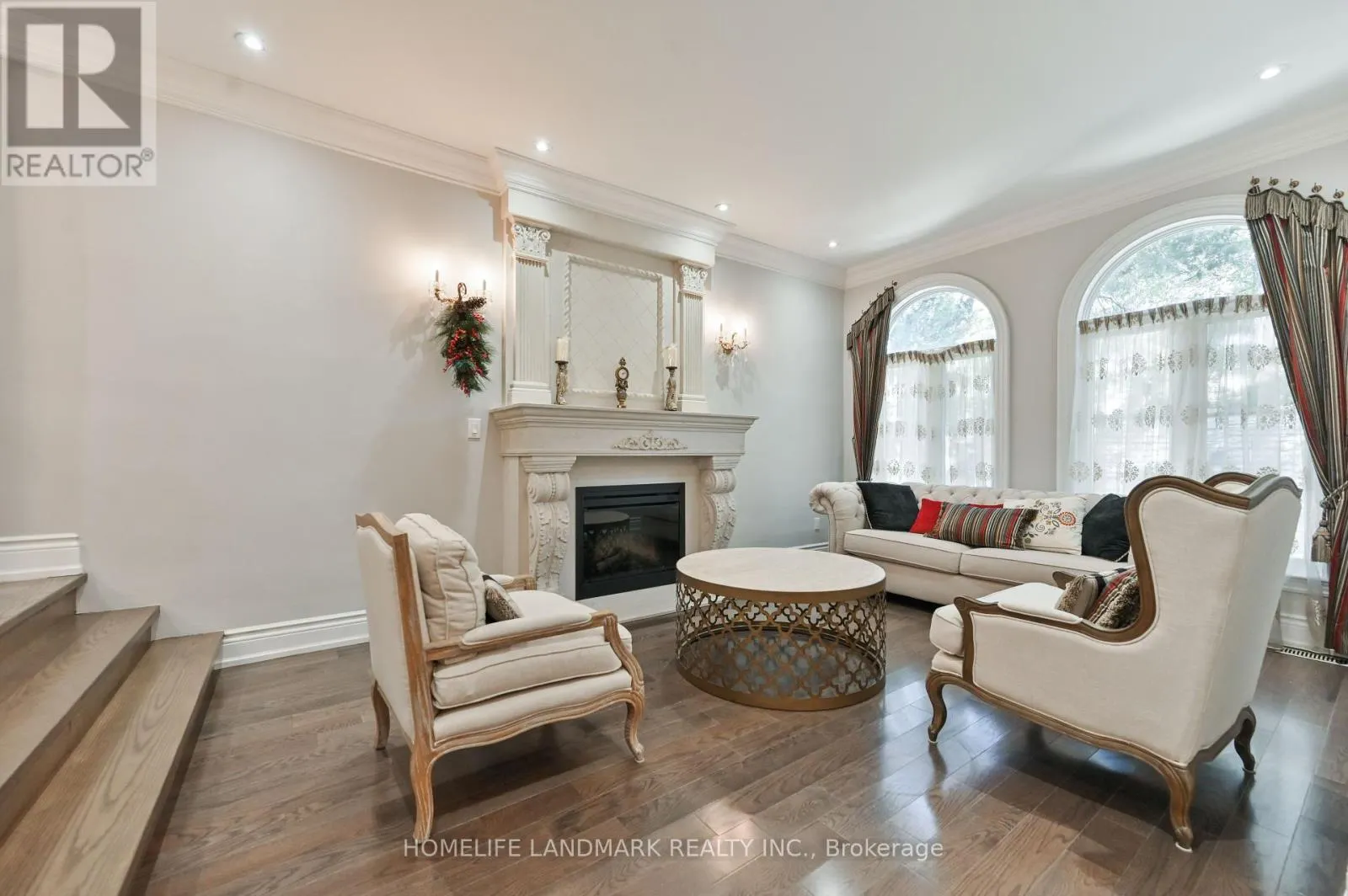 10 LOGANBERRY CRESCENT