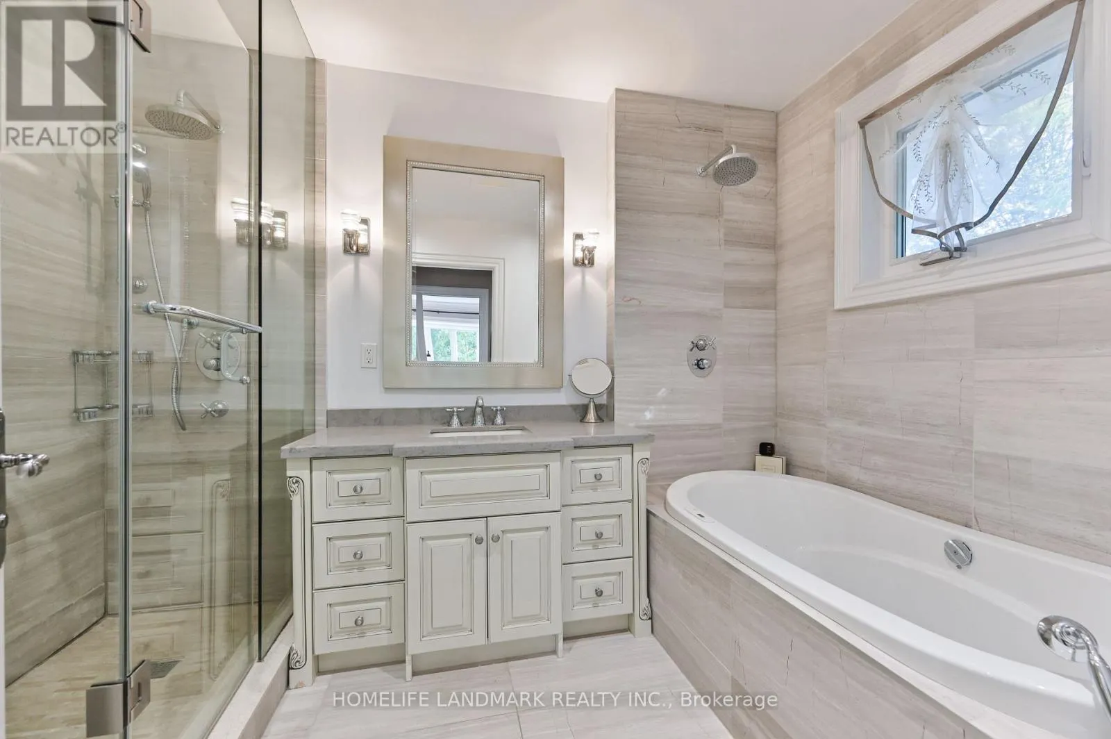 10 LOGANBERRY CRESCENT