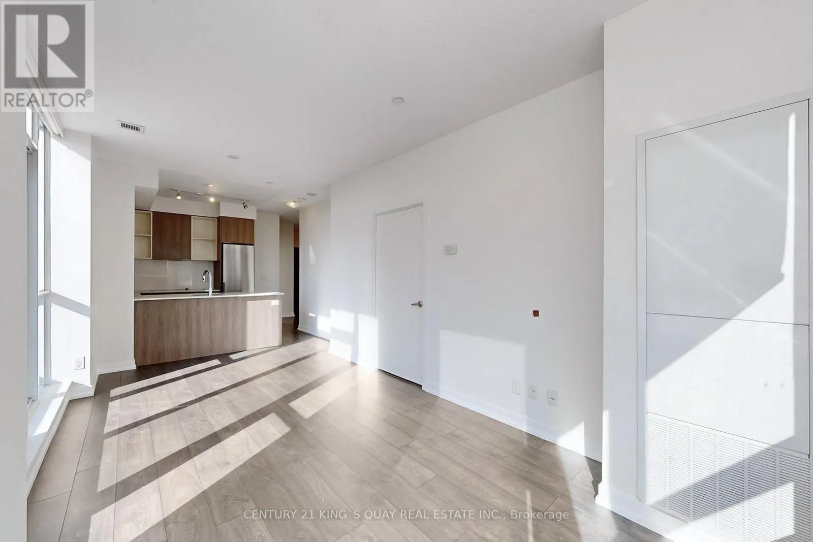 703 - 200 SACKVILLE STREET