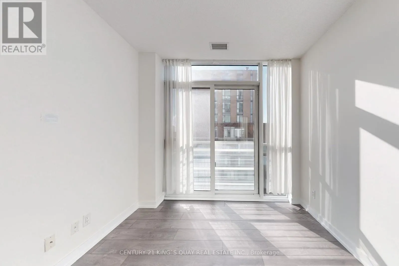 703 - 200 SACKVILLE STREET