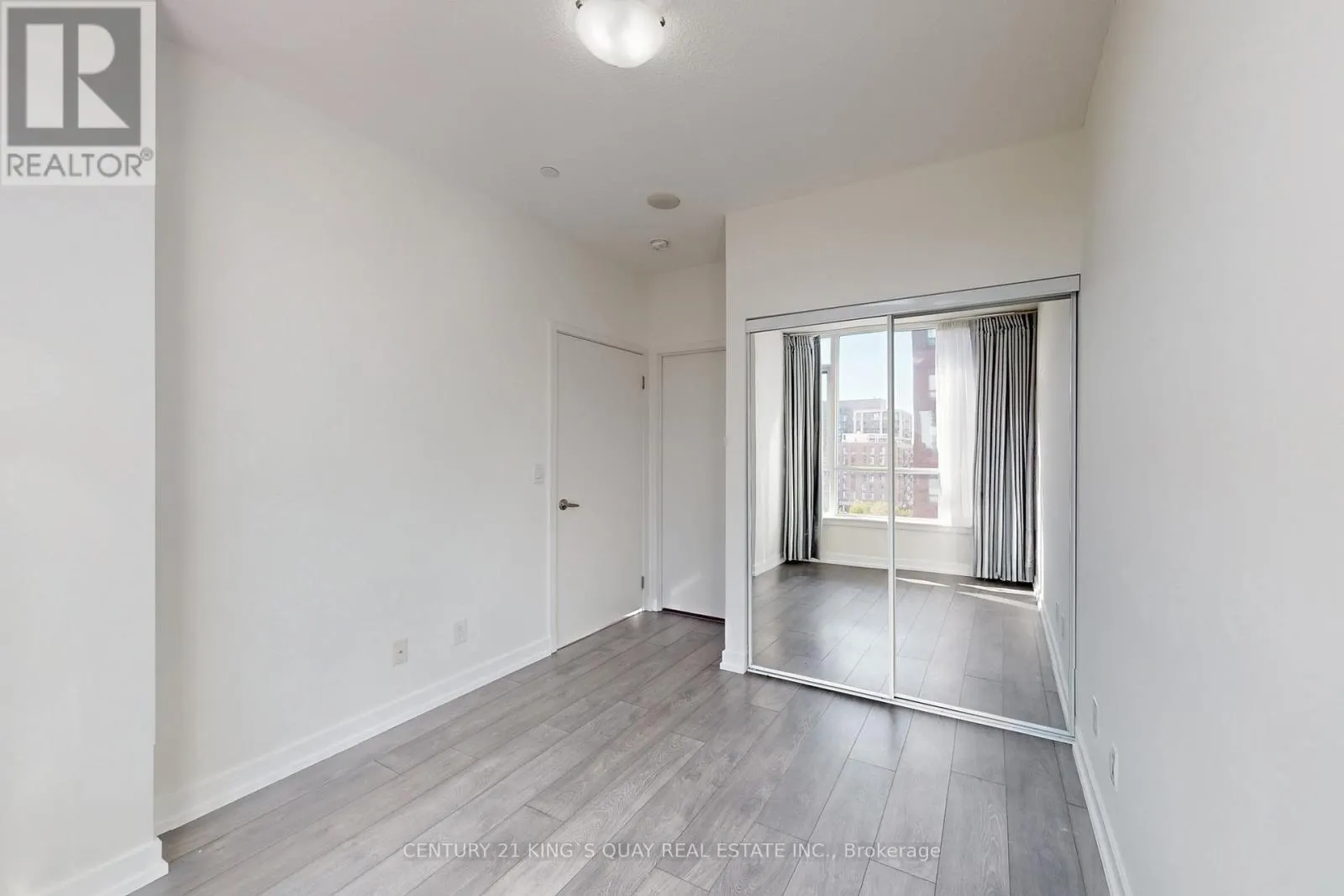 703 - 200 SACKVILLE STREET