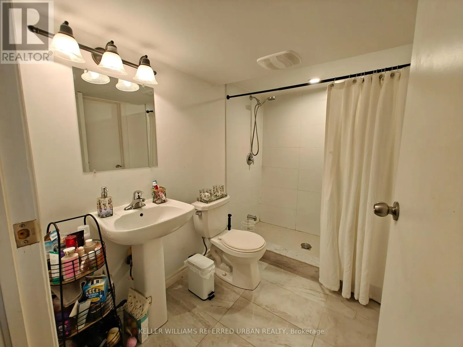 LOWER - 67 FORTROSE CRESCENT