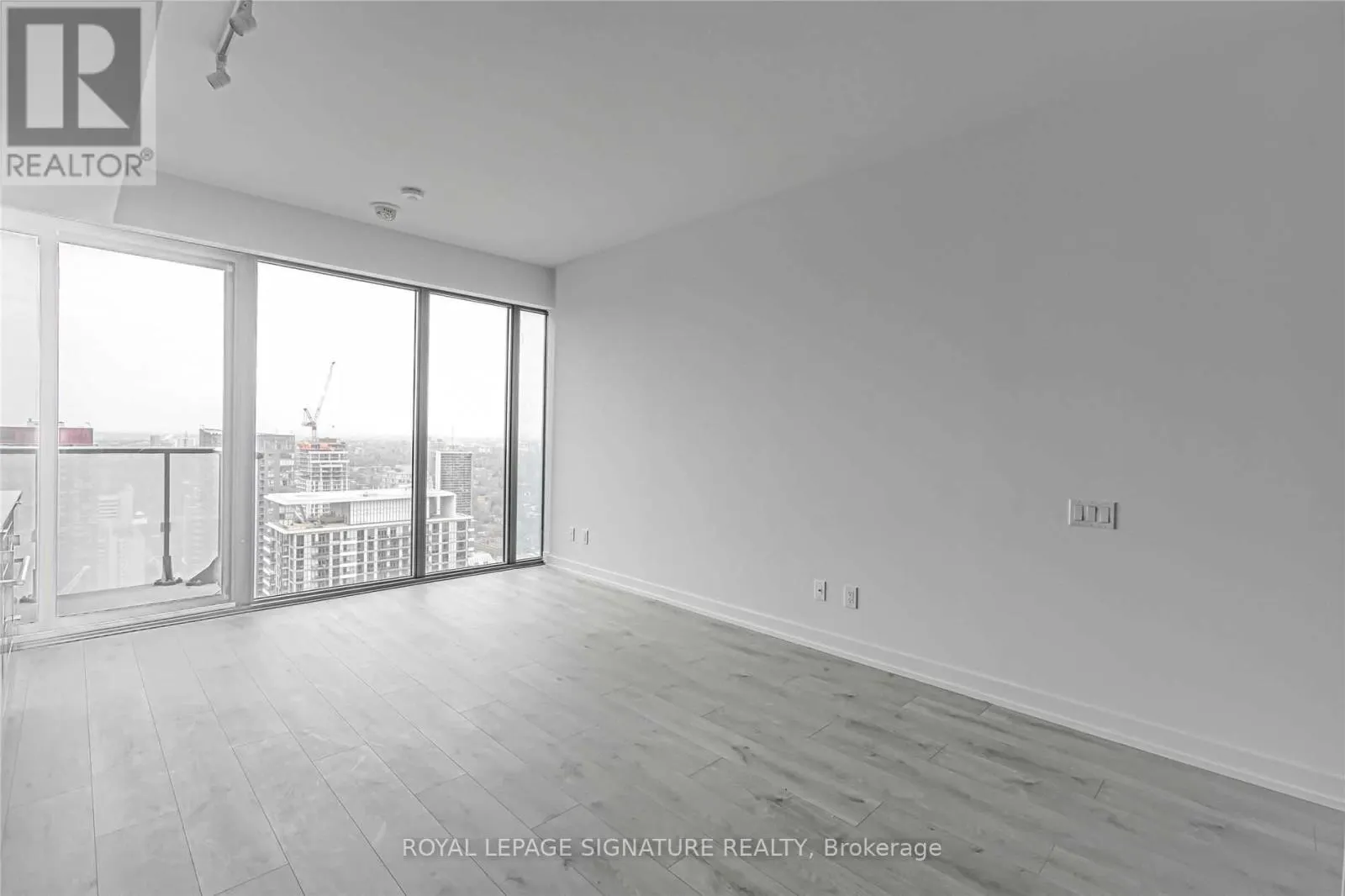 4202 - 161 ROEHAMPTON AVENUE