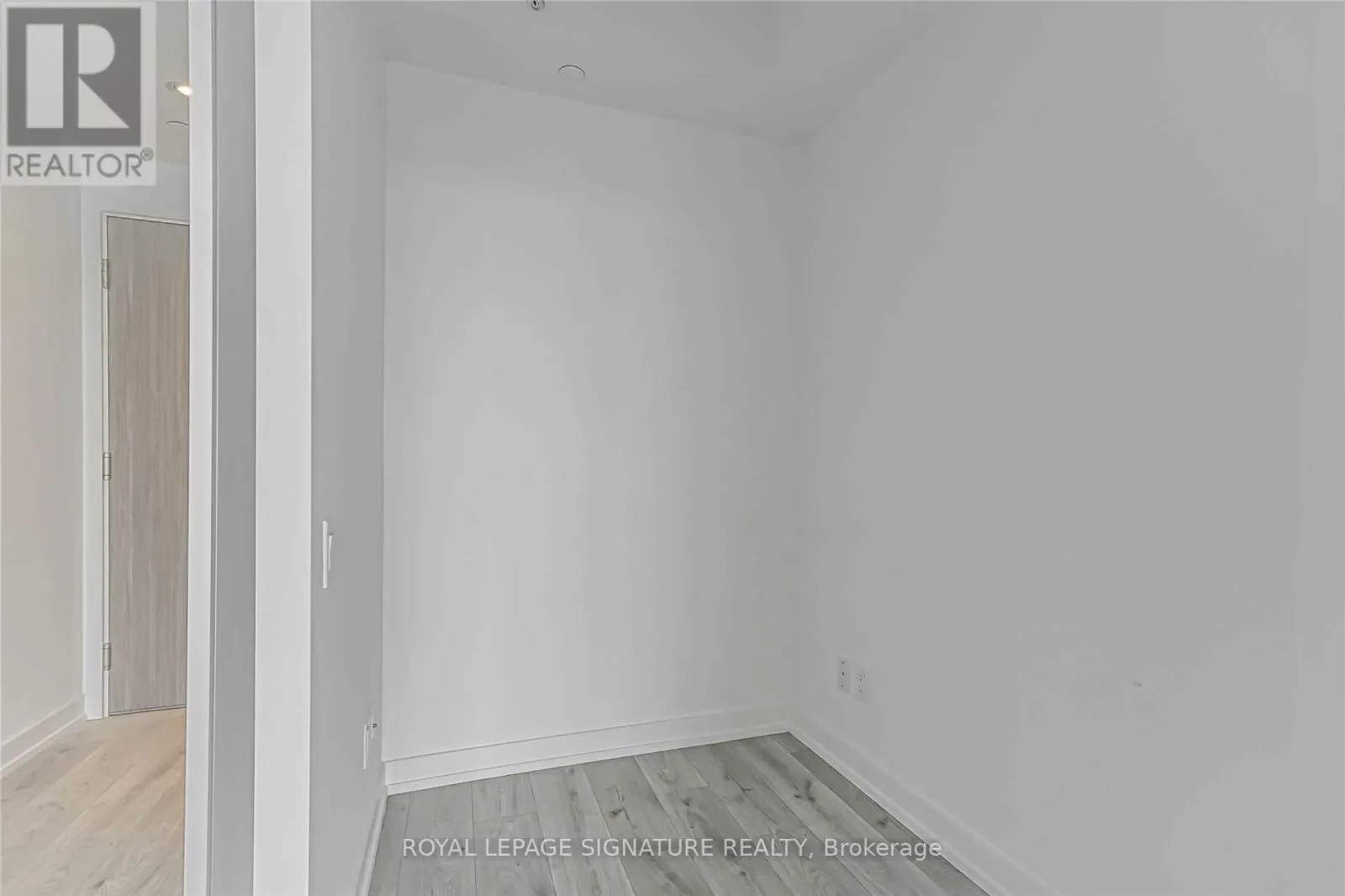 4202 - 161 ROEHAMPTON AVENUE