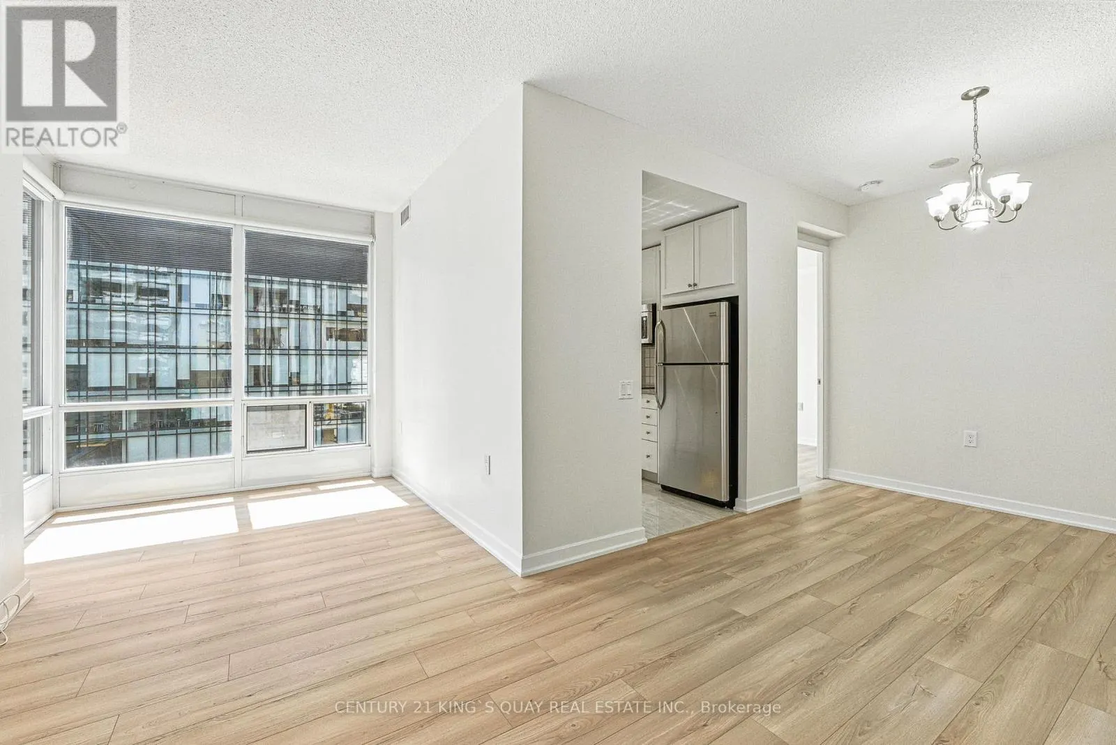 810 - 85 BLOOR STREET E