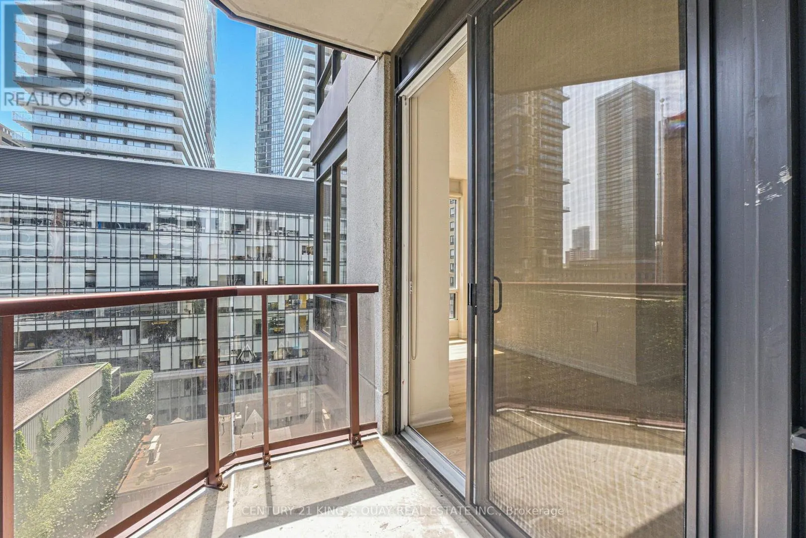 810 - 85 BLOOR STREET E