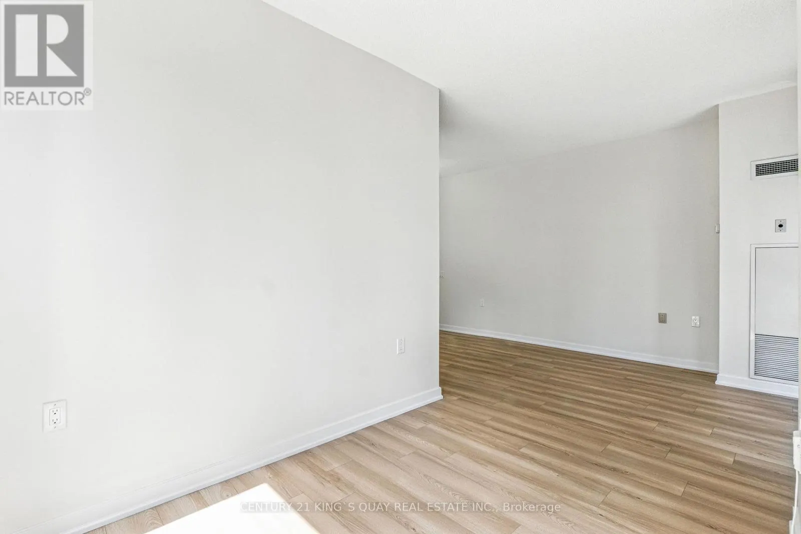 810 - 85 BLOOR STREET E