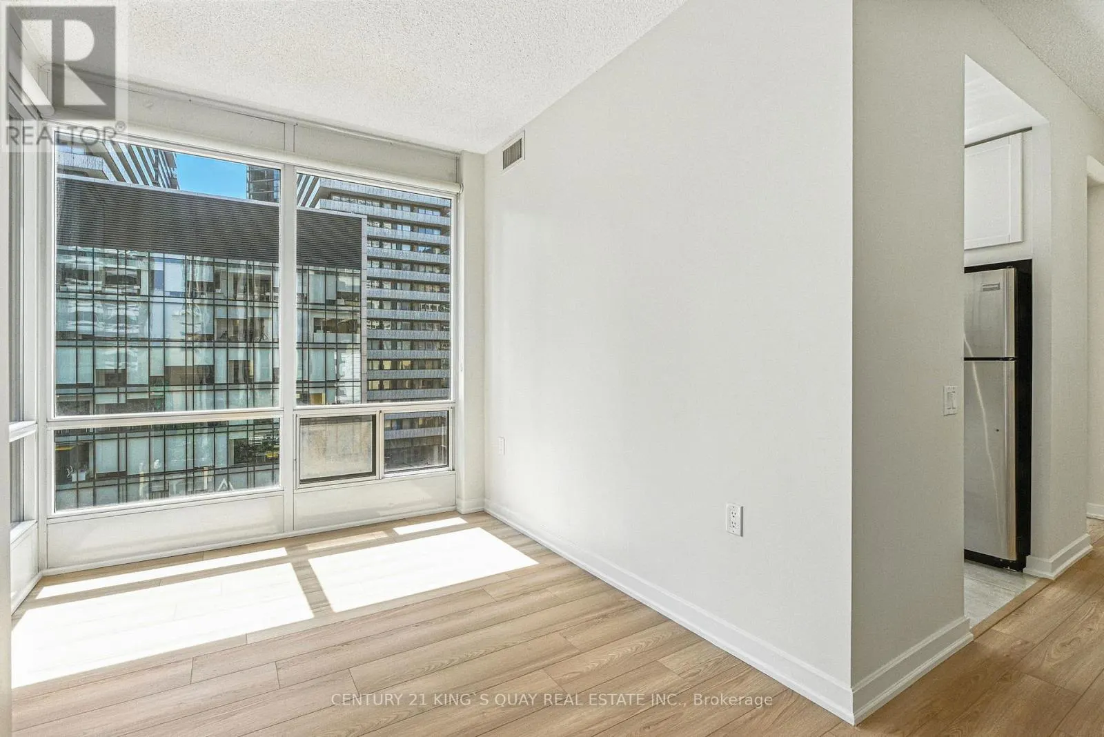 810 - 85 BLOOR STREET E