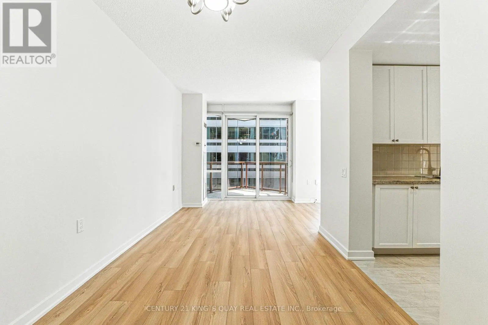 810 - 85 BLOOR STREET E